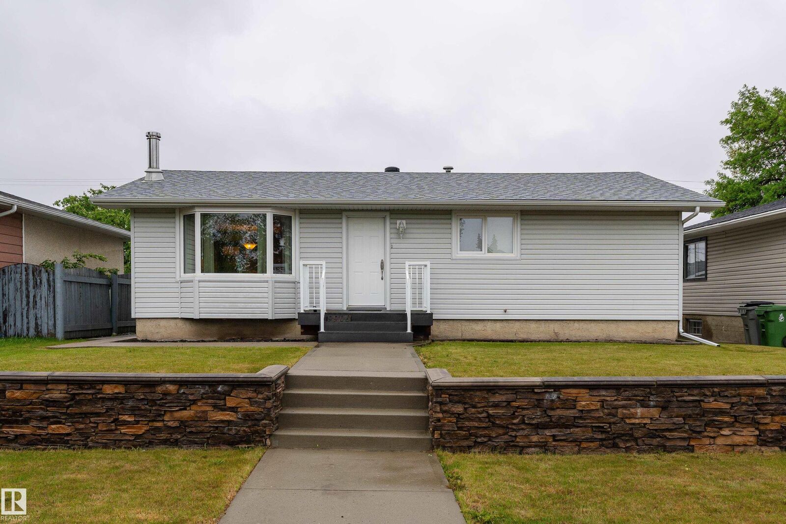 Property Photo:  9906 99 Street  AB T8R 1G5 