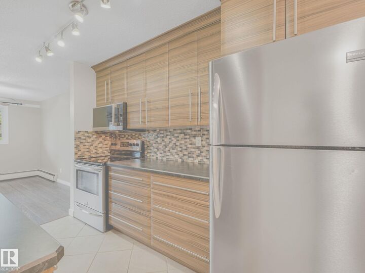 Photo de la propriété:  2303 119 Street NW 202  AB T6J 4E2 
