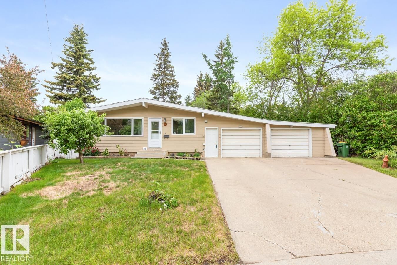 Property Photo:  29 Greenview Crescent  AB T8N 0S0 