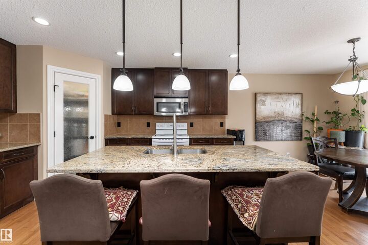 Property Photo:  729 37A Avenue NW  AB T6T 0S2 