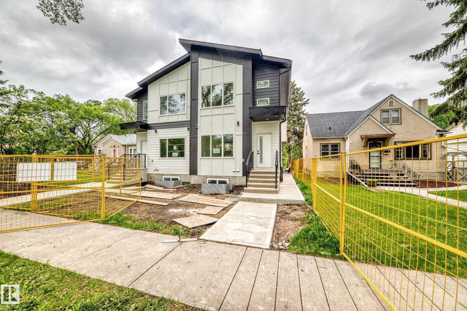 Property Photo:  11170 73 Avenue NW  AB T6G 0C4 