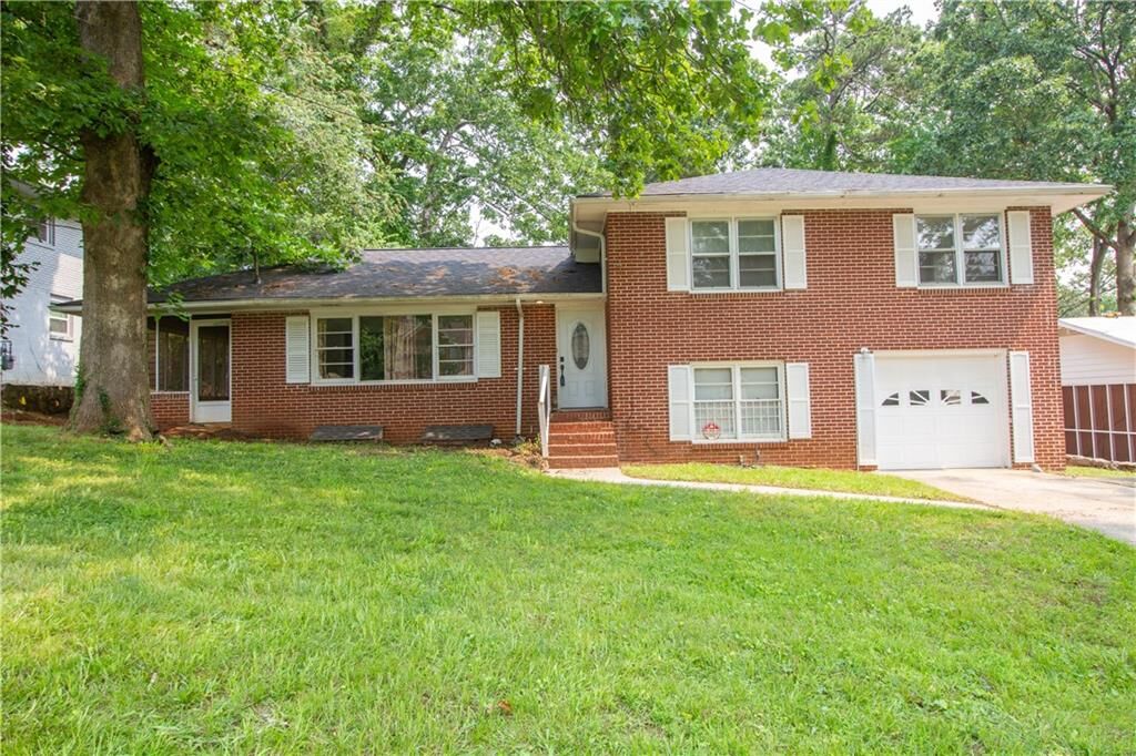 Property Photo: 1558 Boulderwoods Drive SE GA 30316
