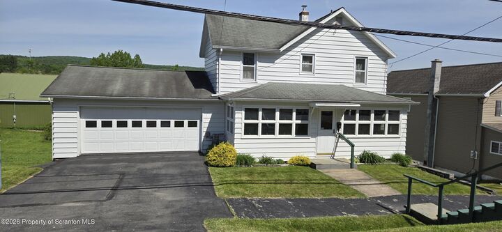 Property Photo:  632 Railroad Street  PA 18421 