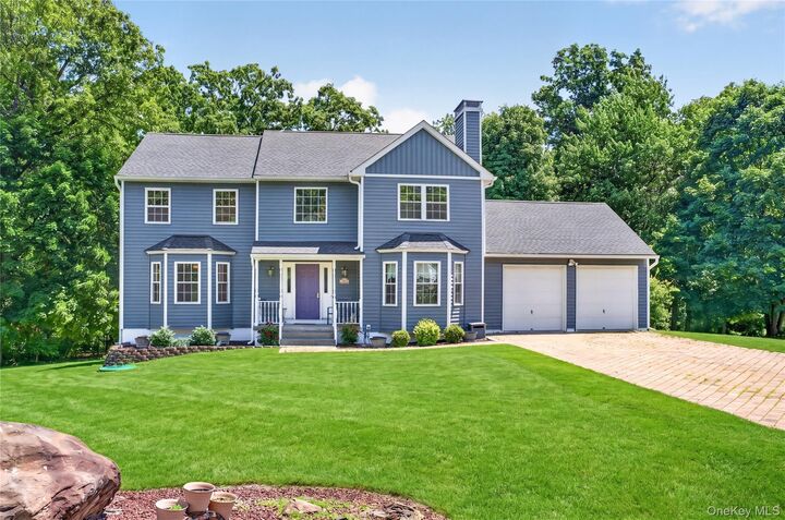 Property Photo:  22 Hampton Place  NY 12518 