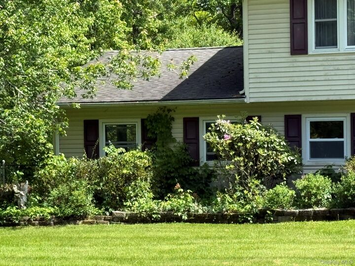 Property Photo:  1661 Little Britain Road 3  NY 12575 