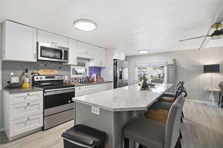 Property Photo:  5316 Chateau Lane  FL 34207 