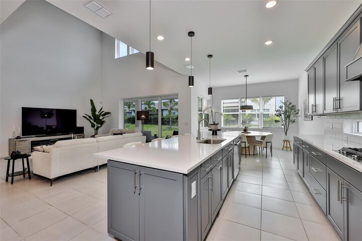 Property Photo:  6107 Golden Beach Drive  FL 33572 