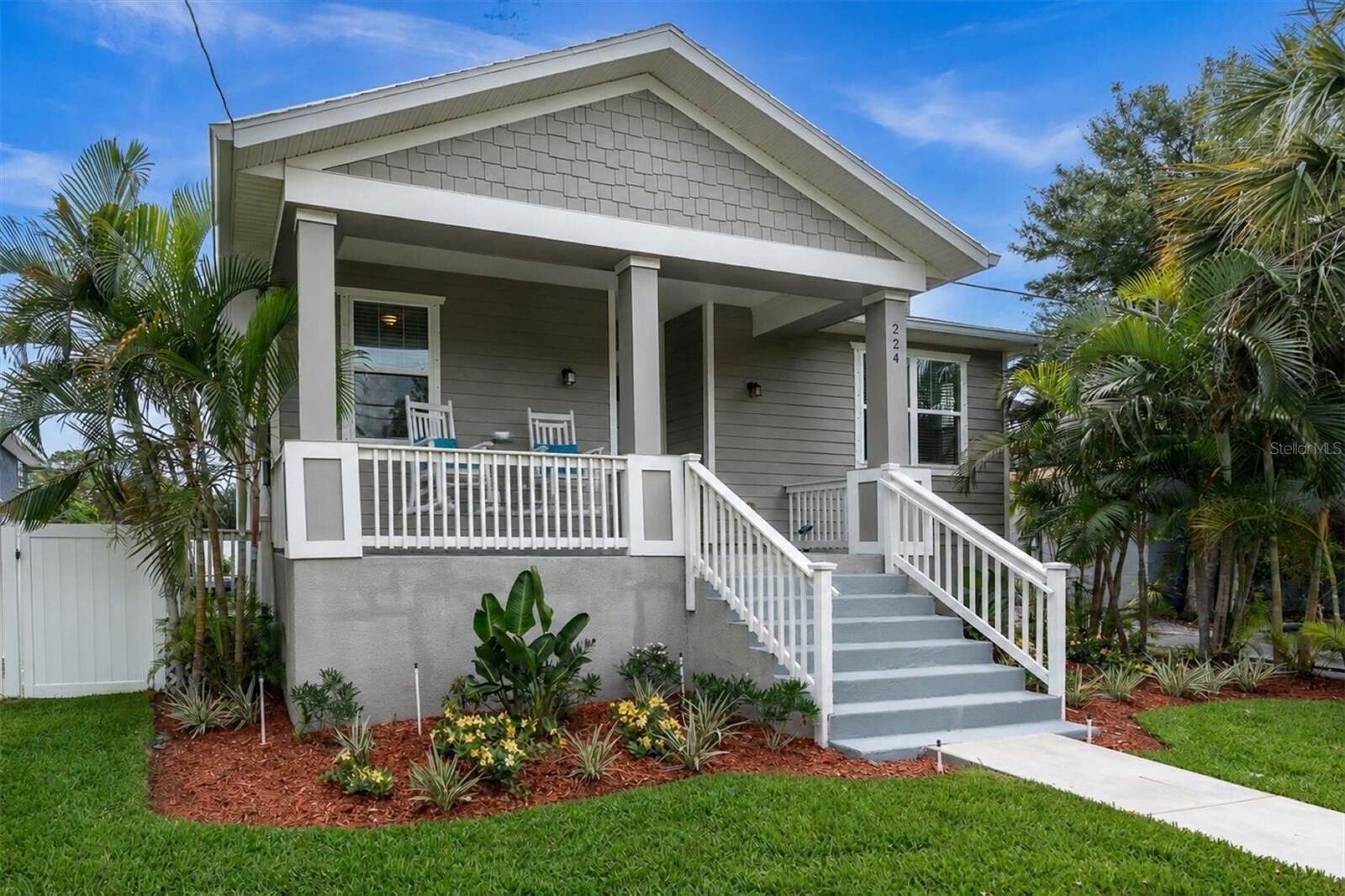 Property Photo:  224 NE Jefferson Circle N  FL 33702 
