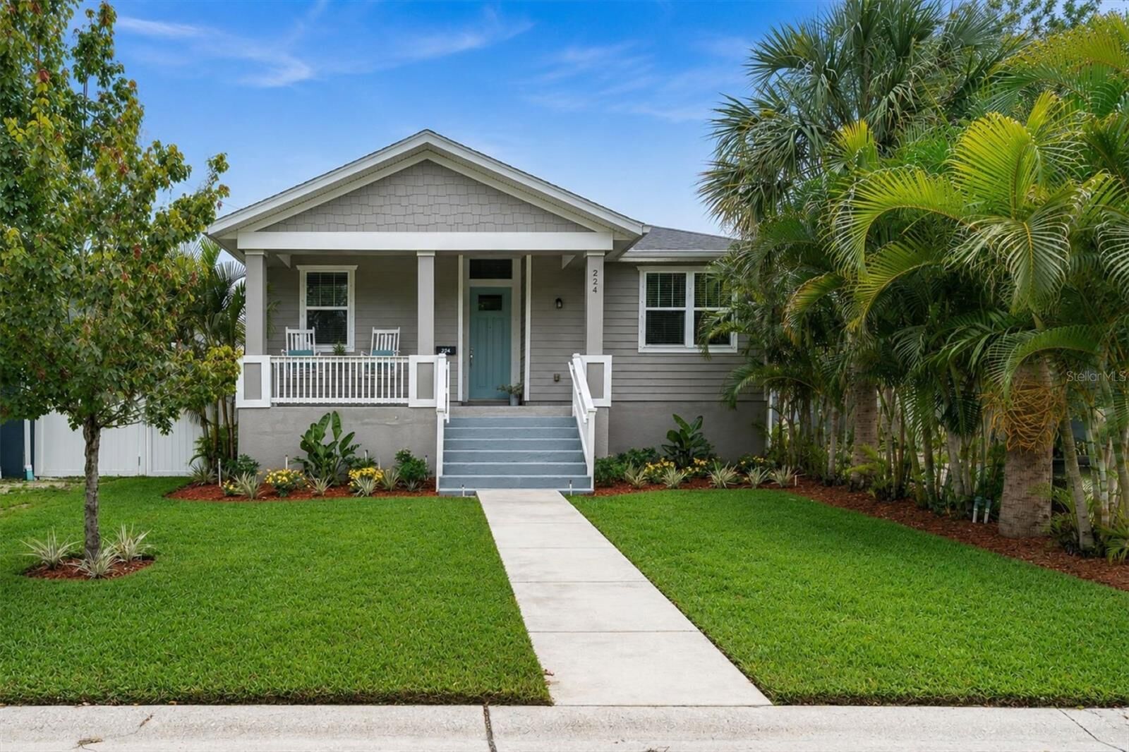 Property Photo: 224 NE Jefferson Circle N FL 33702