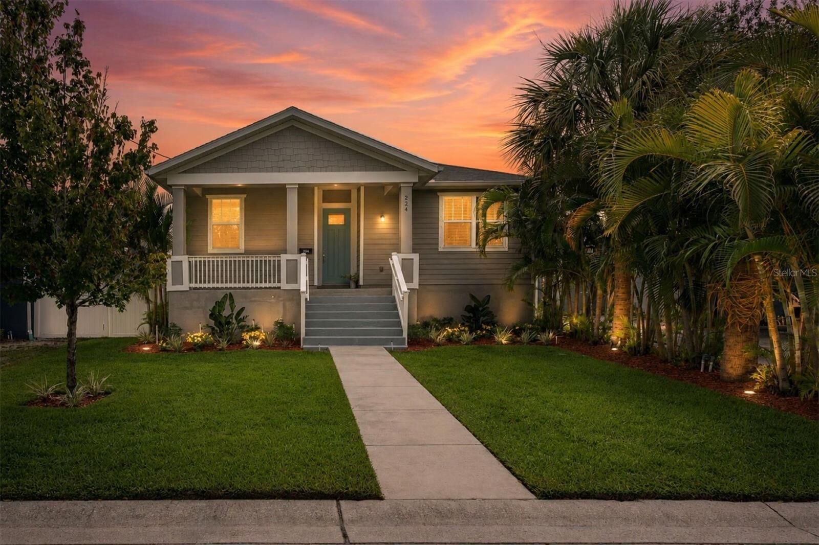 Property Photo: 224 NE Jefferson Circle N FL 33702
