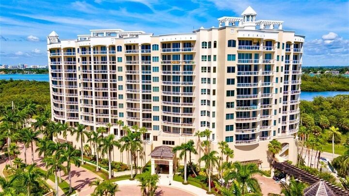 Property Photo:  1300 Benjamin Franklin Drive 301  FL 34236 