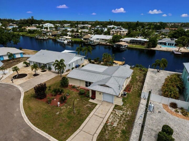 Property Photo:  803 Leisey Circle  FL 33570 