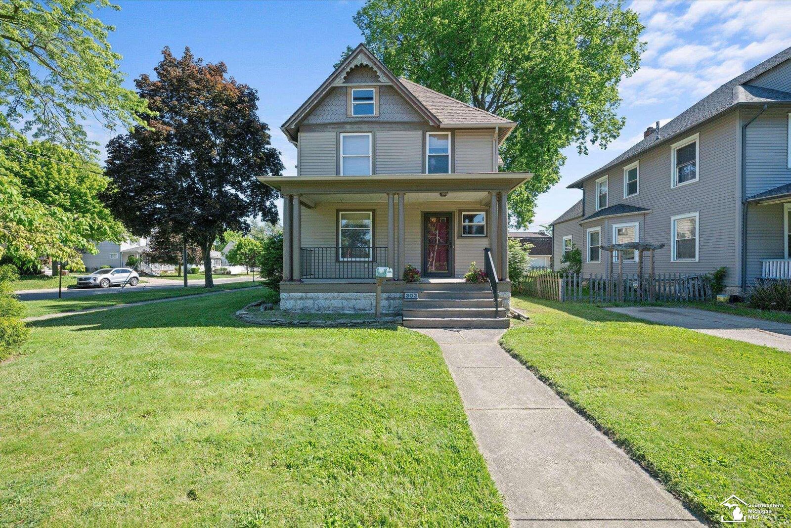 Property Photo: 303 E 6th Street MI 48161-1303