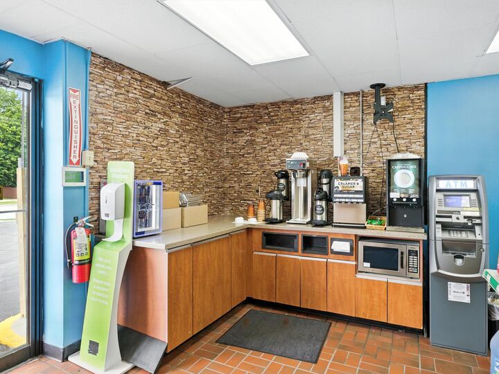 Property Photo: 2420 Calumet Dr WI 53083