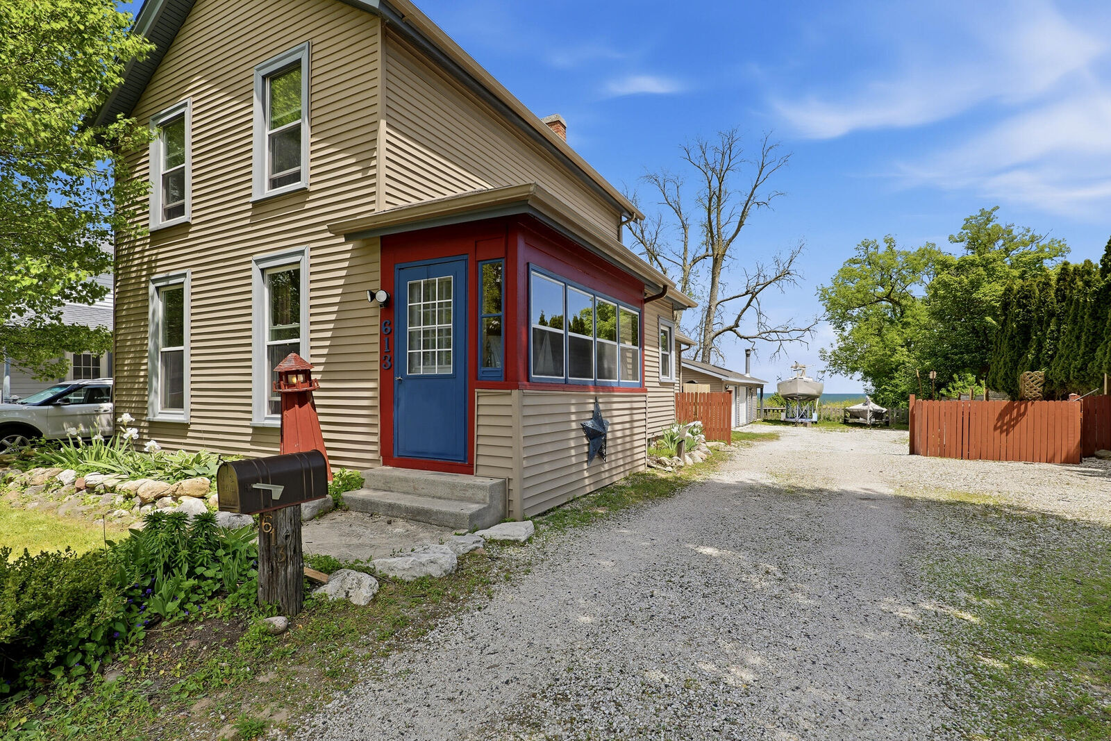 Property Photo: 613 N 4th St WI 54220