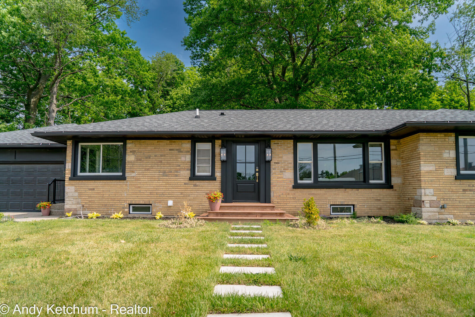 Property Photo: 315 W 40th Street MI 49423