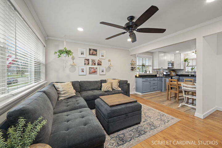 Property Photo: 617 E Berkshire Avenue IL 60148