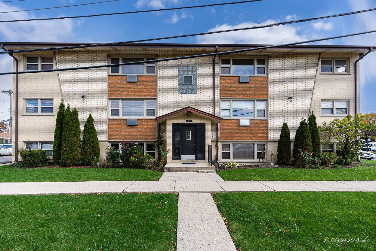 Property Photo: 7005 W Gunnison Street 1A IL 60706