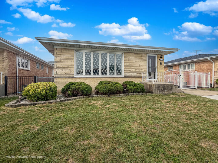 Property Photo: 8517 W Carmen Avenue IL 60656