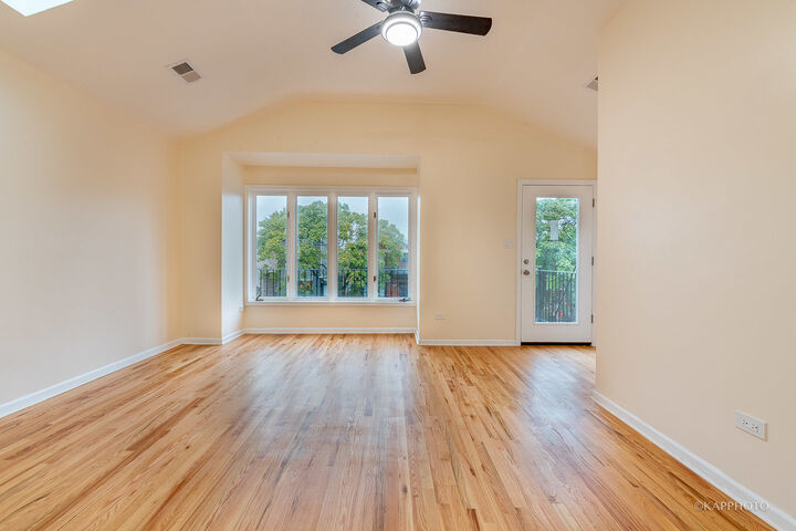 Property Photo: 2435 W Polk Street 3 IL 60612