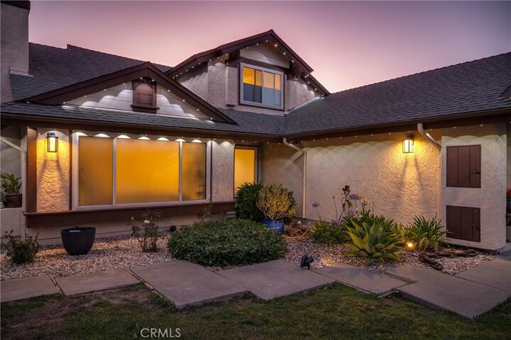 Property Photo:  833 Escuela Court  CA 93405 