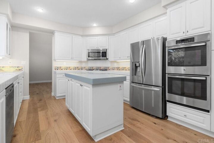Property Photo:  6085 Hillpointe Row  CA 92037 
