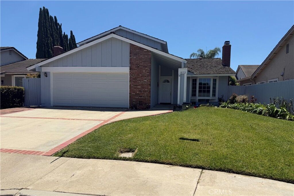 Property Photo:  3852 Uris Ct  CA 92606 