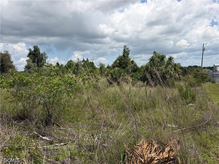 Property Photo: 4140 68th Avenue NE FL 34120