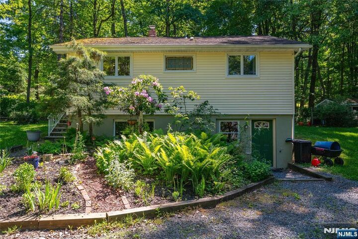 Property Photo:  35 Windy Bush Lane  NJ 07871 