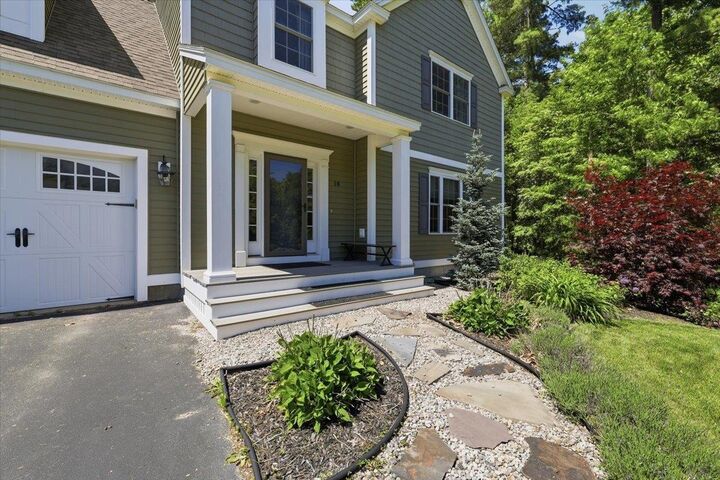 Property Photo:  18 Hawthorne Drive  NH 03032 