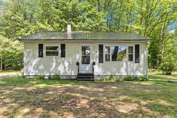 Property Photo: 998 Maple Avenue NS B0P 1C0