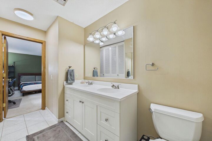 Property Photo:  2801 Flag Avenue N 222  MN 55427 