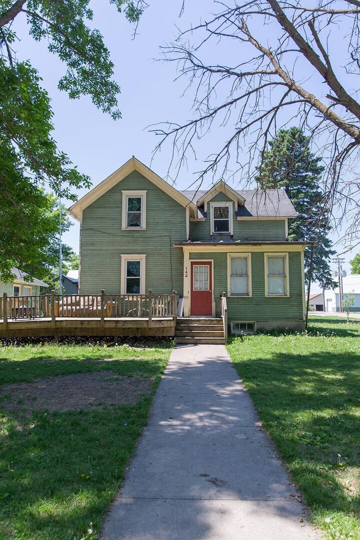 Property Photo:  142 NE 3rd Street  MN 55314 