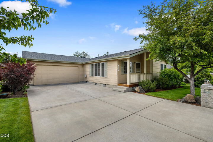 Property Photo:  2583 NE Wintergreen Drive  OR 97701 