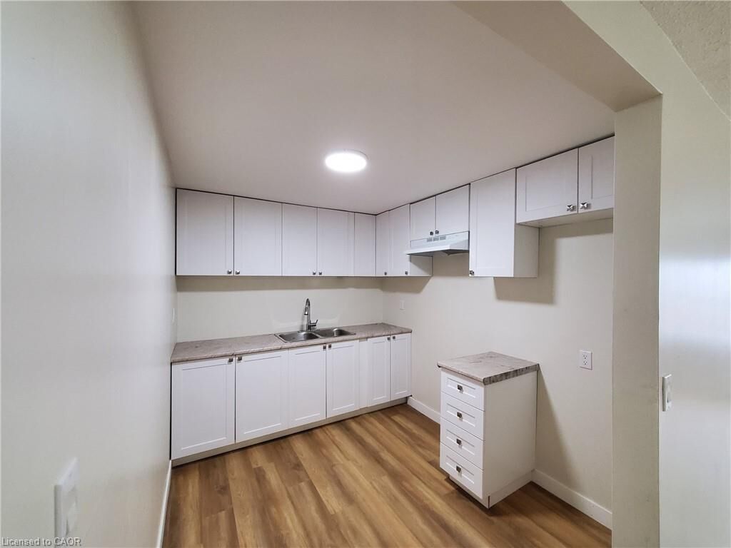 Property Photo:  585 King Street 2  ON L3B 3L3 