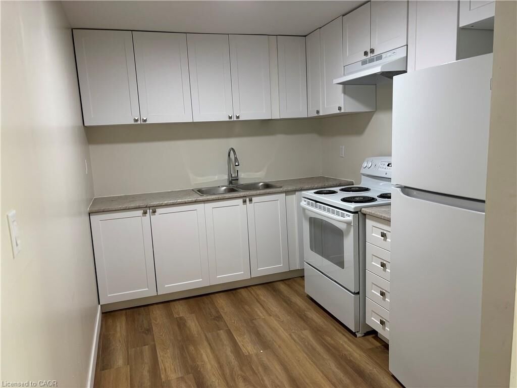 Property Photo:  585 King Street 2  ON L3B 3L3 