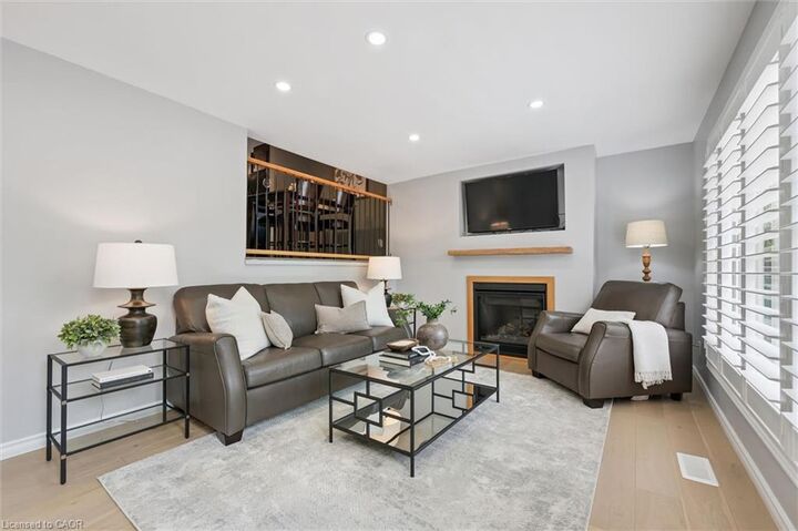 Property Photo:  541 Shingle Bridge Place  ON N3H 5C4 
