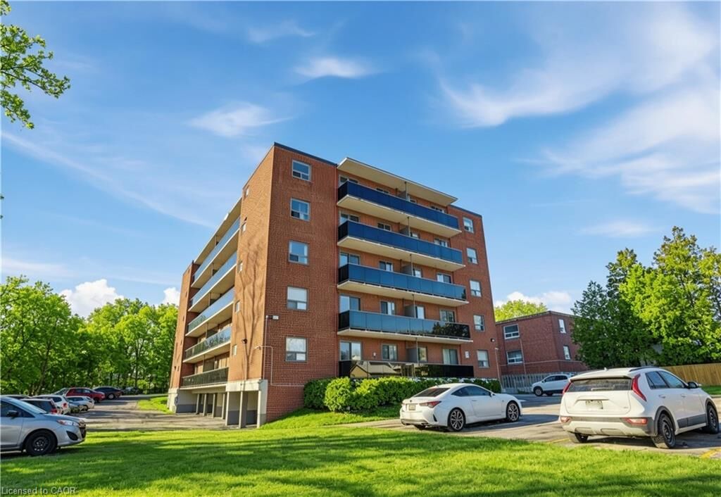 Property Photo:  2373 King Street E 38  ON L8K 1X9 