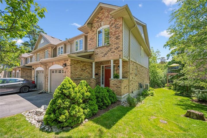 Property Photo:  15 Bannister Court 3  ON N1S 4Z4 