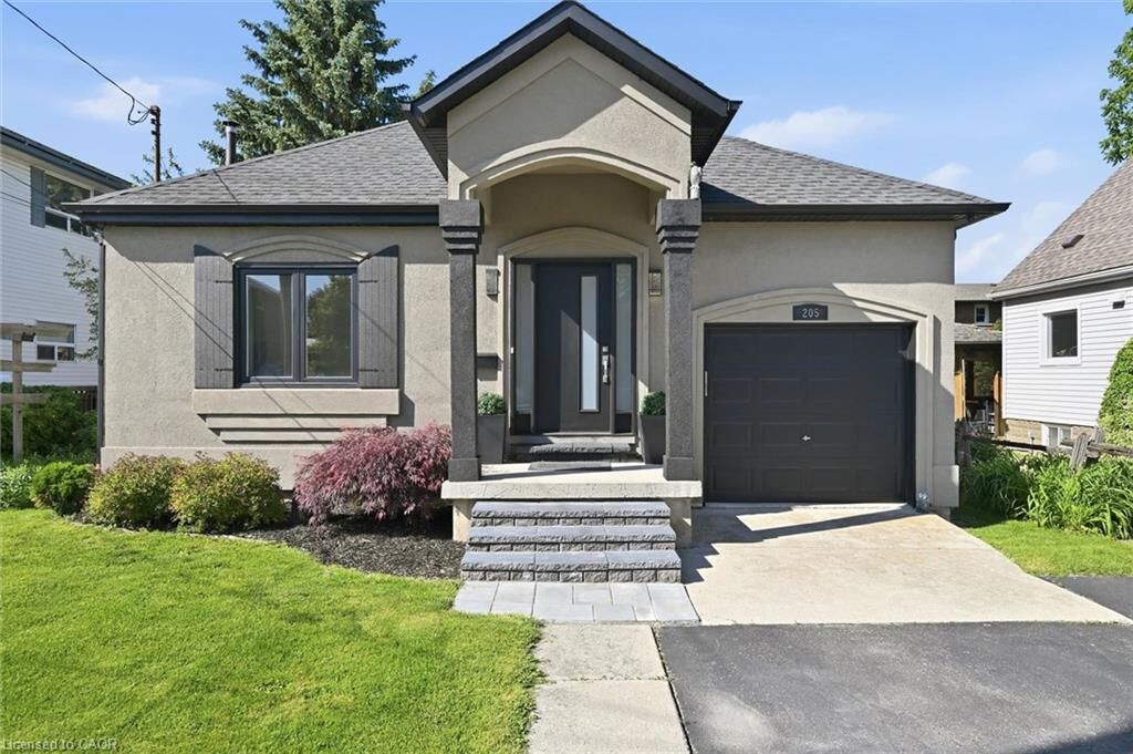 Property Photo: 205 Dumbarton Avenue ON L8K 5C2