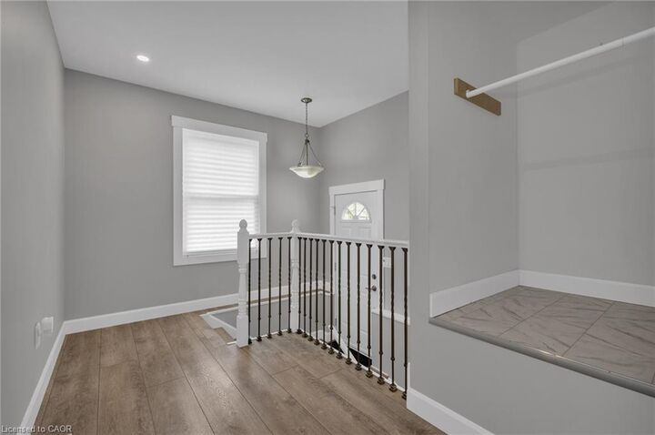 Property Photo:  27 St George Street Main  ON L2M 5P4 