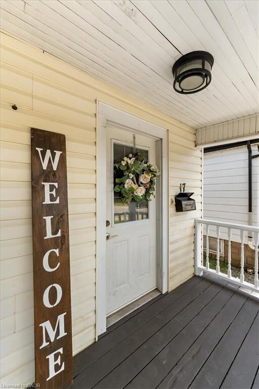 Property Photo:  17 Craigmiller Avenue  ON L8L 3H9 