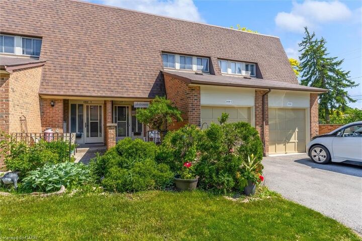 Photo de la propriété:  3008 Palmer Drive 2  ON L7M 1L2 