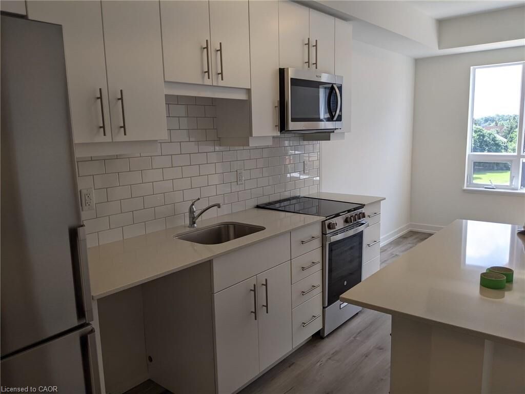 Property Photo:  247 Northfield Drive E 403  ON N2K 0H1 