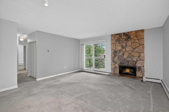 Property Photo: 239 6 Avenue NE 203 AB T2E 0L8