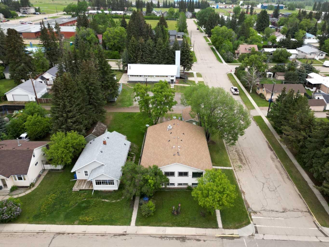 Property Photo:  4904 51 Avenue  AB T0M 0X0 