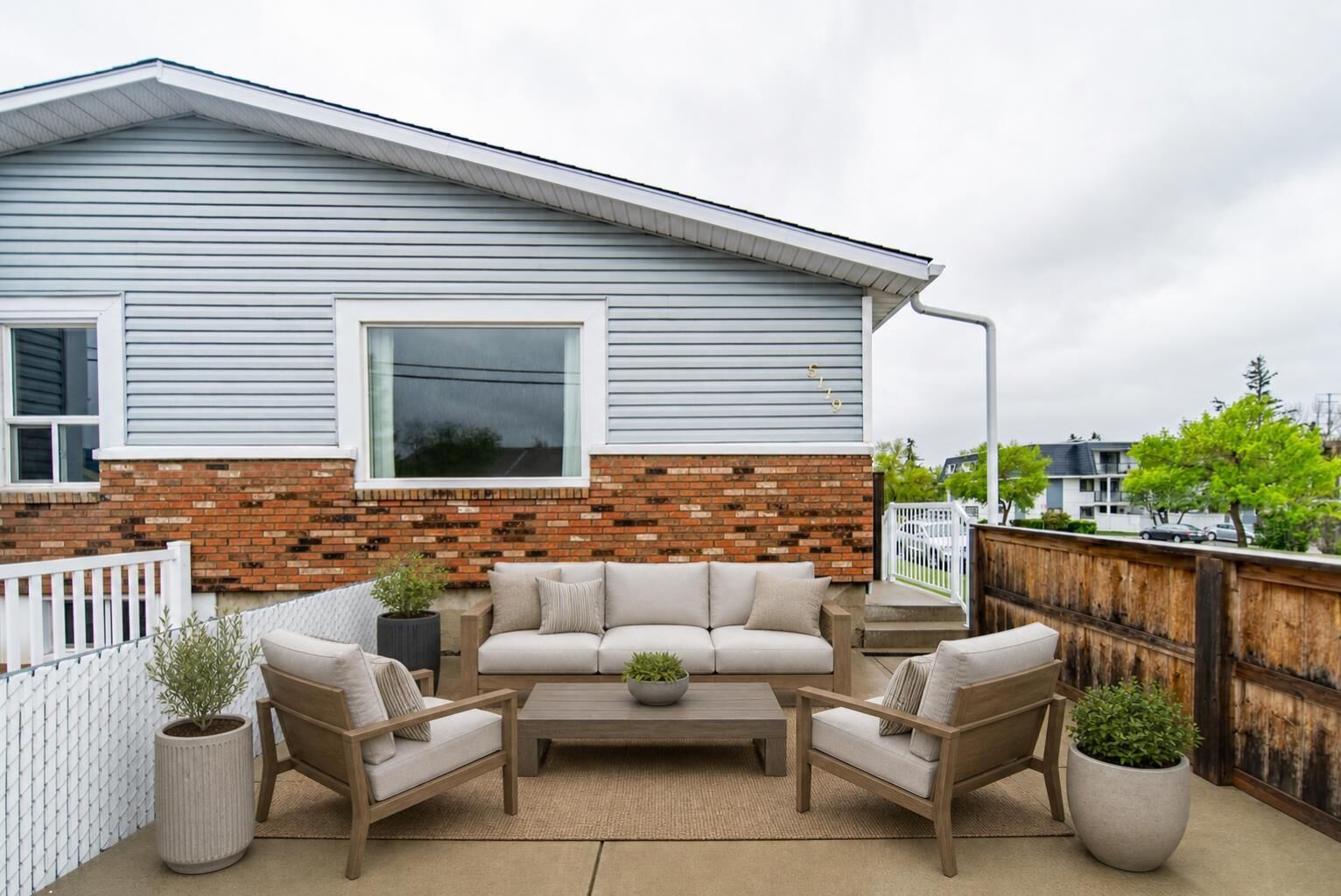 Property Photo:  5119 30 Avenue SW  AB T3E 6R2 