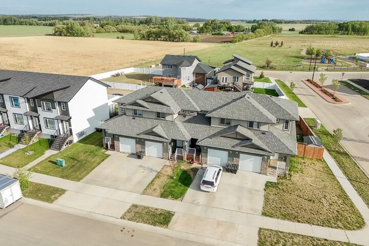 Property Photo:  89 Metcalf Way  AB T4L 0J9 