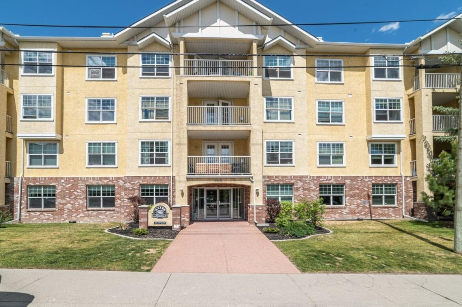 Property Photo:  2212 34 Avenue SW 3  AB T2T 2C6 