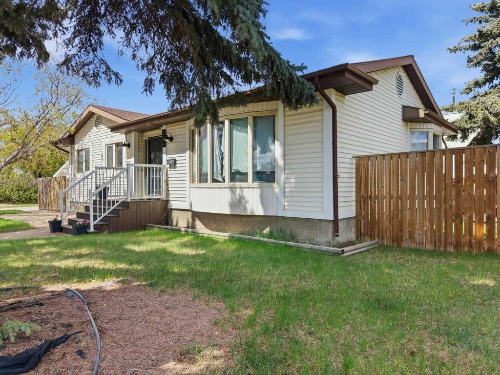 Property Photo: 124 Martin Close AB T4R 1R8